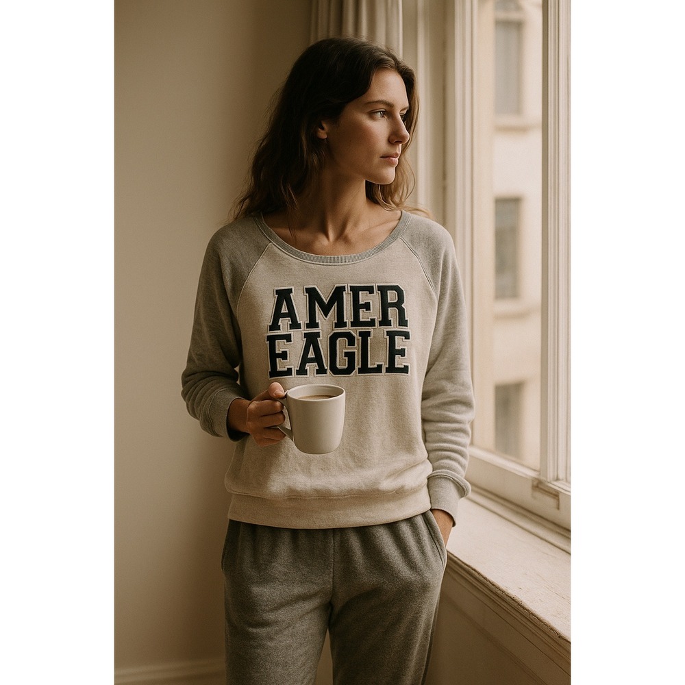 American Eagle Crew Neck Womens Sweatshirt Medium Gray Beige Raglan‎ Pullover